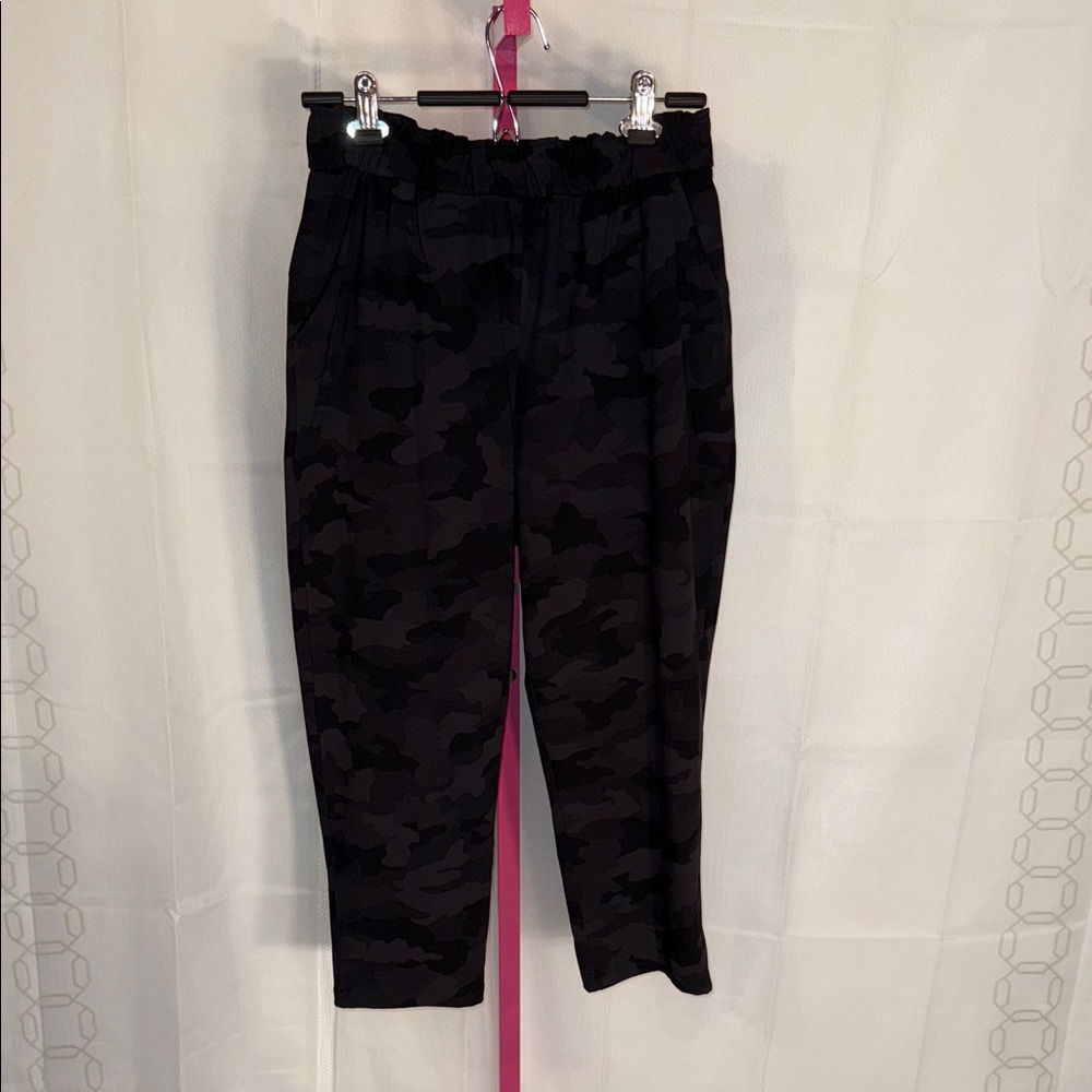 lululemon‎ athletica Black Camouflage Joggers